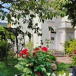 Gite Fleuri Le Marronnier, Au Calme, Terrasse, Parking Et Clim , Entre Colmar-Riquewihr Et Obernai Apartmán *